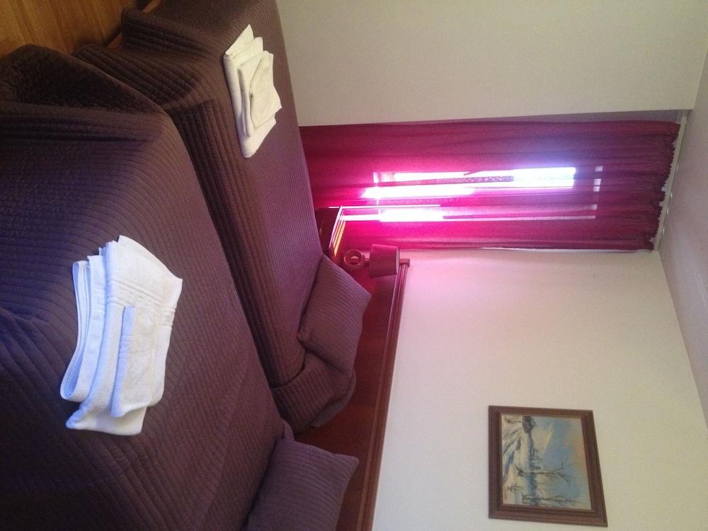 בוקרשט Hotel Reina מראה חיצוני תמונה