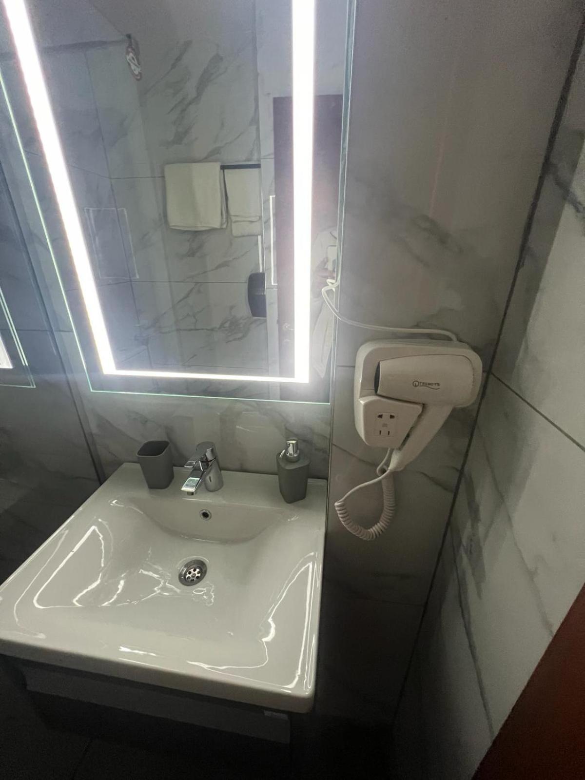 בוקרשט Hotel Reina מראה חיצוני תמונה