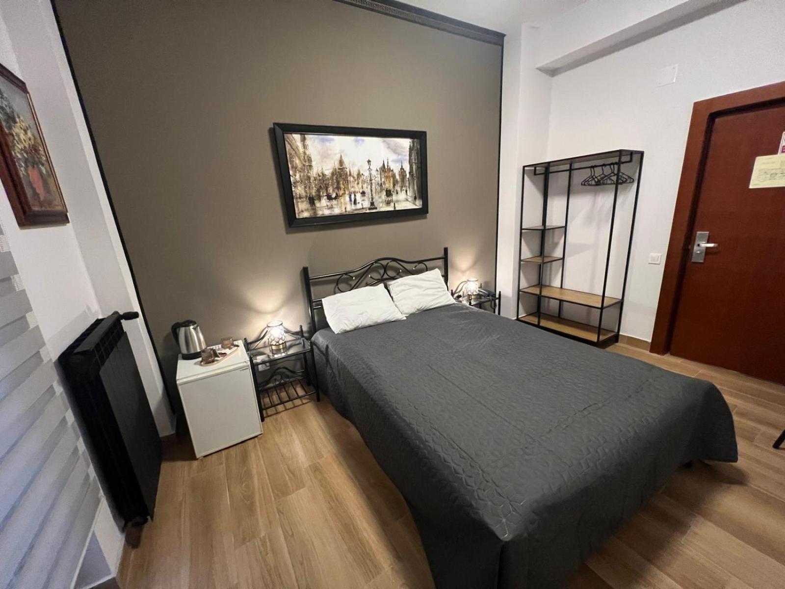 בוקרשט Hotel Reina מראה חיצוני תמונה