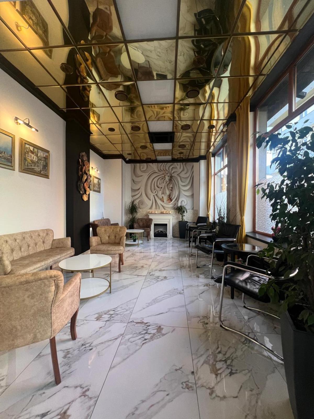 בוקרשט Hotel Reina מראה חיצוני תמונה