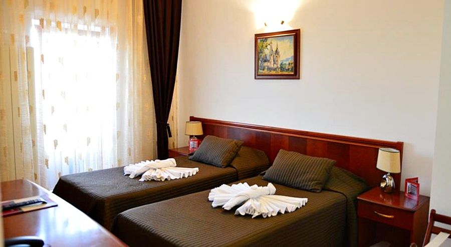 בוקרשט Hotel Reina מראה חיצוני תמונה