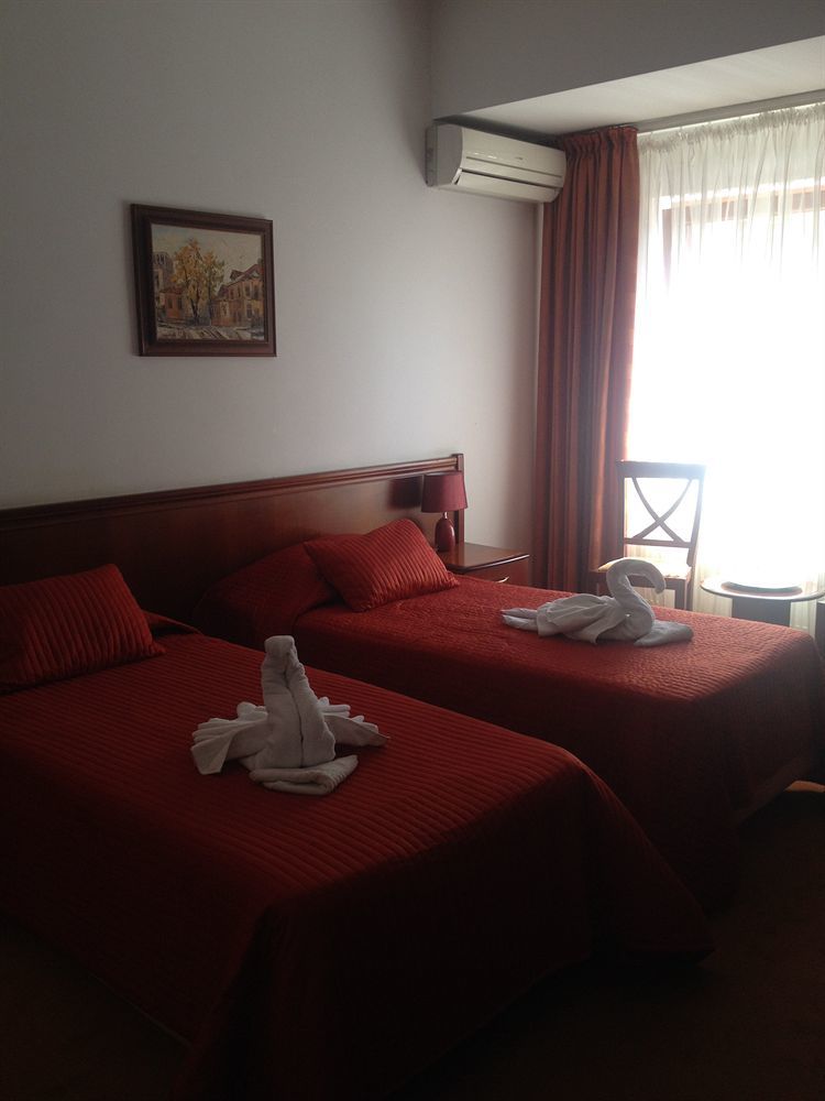 בוקרשט Hotel Reina מראה חיצוני תמונה